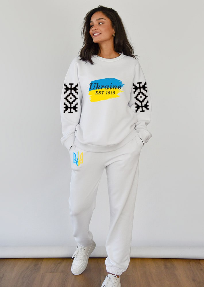 Дизайнерські патріотичні костюми