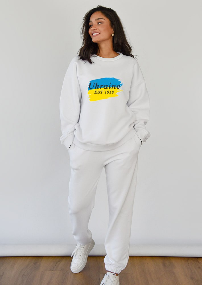 Дизайнерські патріотичні костюми